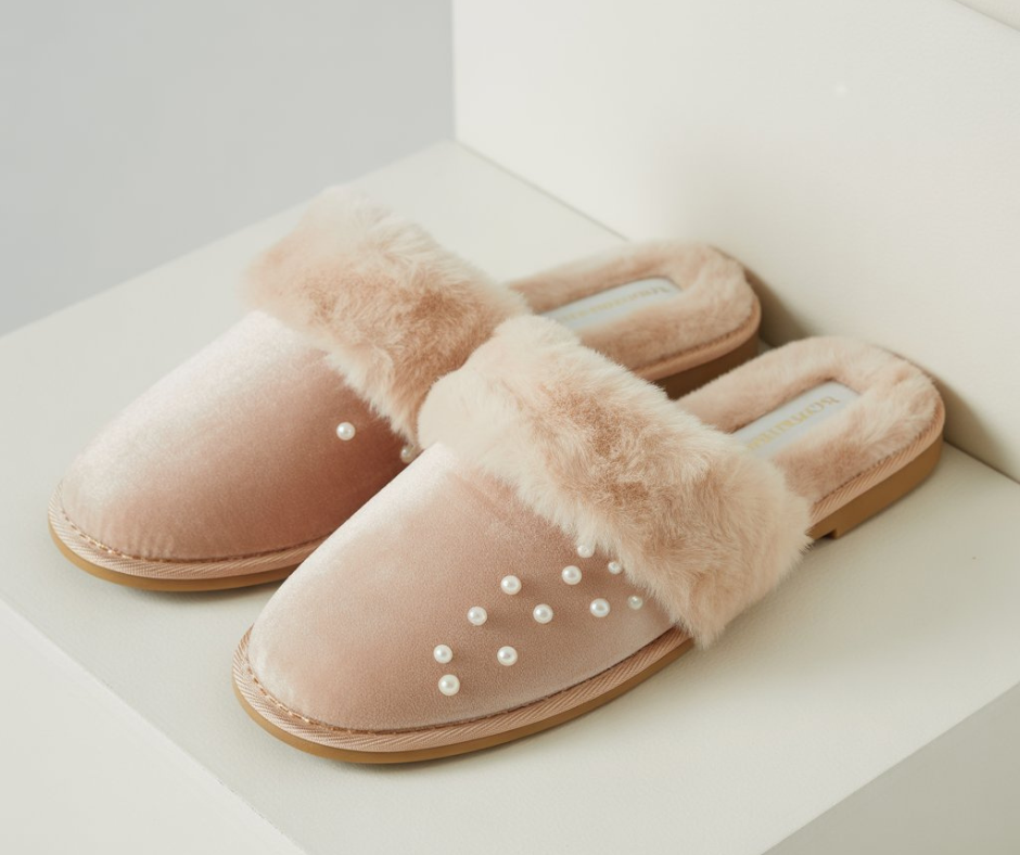 WOMEN'S FOOTWEAR