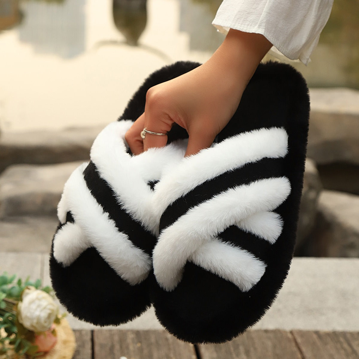 Fluffy Cross Strap Stitching Platform Slippers – Warm Casual Women’s Slippers