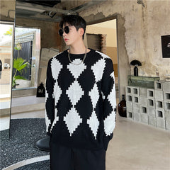 Black And White Contrast Rhomboid Round Neck Knit